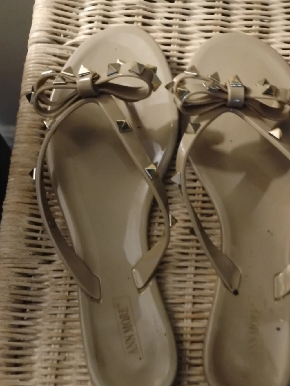 Stud Bow Jelly Sandals in Nude